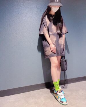 Saiki Atsumi Instagram - ﻿
遂に履いてやりましたっ﻿
﻿
歩いててドキドキしたぁっ﻿
﻿
Ben & Jerrys × Nike SB Dunk Low﻿
"Chunky Dunky"﻿
﻿
💙💚💛🧡❤️💜﻿
﻿
﻿
#ootd﻿
#bandmaid﻿
#saiki