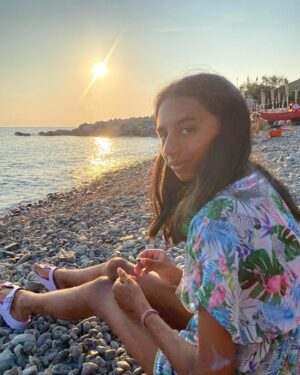 Saira Khan Instagram - Sea, sunsets and happy times.