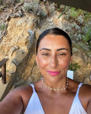 Saira Khan Instagram - Make the memories whilst you can. Happy Summer Hols everyone ❤️

Whether you are at home or going away, spend the time with your family, relax, eat, drink and be happy. 

Happiness is free. ❤️

#summer #family #goldenhour