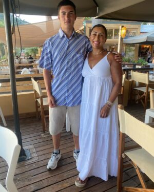 Saira Khan Instagram - Make the memories whilst you can. Happy Summer Hols everyone ❤️

Whether you are at home or going away, spend the time with your family, relax, eat, drink and be happy. 

Happiness is free. ❤️

#summer #family #goldenhour