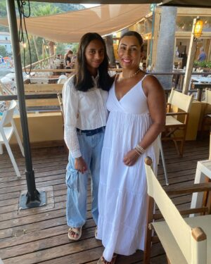 Saira Khan Instagram - Make the memories whilst you can. Happy Summer Hols everyone ❤️

Whether you are at home or going away, spend the time with your family, relax, eat, drink and be happy. 

Happiness is free. ❤️

#summer #family #goldenhour