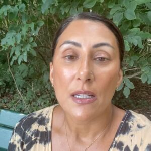 Saira Khan Instagram - Read my full interview with @femail where I believe every woman should take a sabbatical from her family - I took 4 weeks out during my son’s GCSE’s ….i don’t feel a jot of guilt either. 

See the link in @femail bio or see full story in @femail in tomorrow’s paper. 

Men take time out all the time … about time us women started to prioritise our mental and physical health too. 

Read how a 4 week trip to Bali helped me to heal my mind and my body. 

Thank you @lezliandrose for the fab photos @makeupcouk for my makeup and @miyasimages for the behind the scenes shots. 

Thank you to Katie Knight for being my go to journalist - you are the BEST 💛