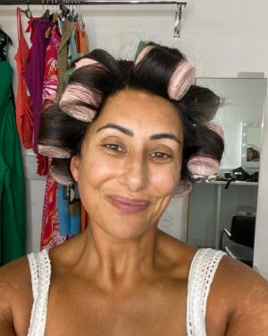 Saira Khan Instagram - Read my full interview with @femail where I believe every woman should take a sabbatical from her family - I took 4 weeks out during my son’s GCSE’s ….i don’t feel a jot of guilt either. 

See the link in @femail bio or see full story in @femail in tomorrow’s paper. 

Men take time out all the time … about time us women started to prioritise our mental and physical health too. 

Read how a 4 week trip to Bali helped me to heal my mind and my body. 

Thank you @lezliandrose for the fab photos @makeupcouk for my makeup and @miyasimages for the behind the scenes shots. 

Thank you to Katie Knight for being my go to journalist - you are the BEST 💛