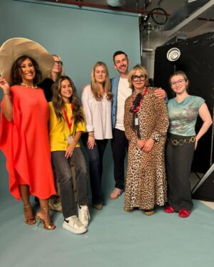 Saira Khan Instagram - Read my full interview with @femail where I believe every woman should take a sabbatical from her family - I took 4 weeks out during my son’s GCSE’s ….i don’t feel a jot of guilt either. 

See the link in @femail bio or see full story in @femail in tomorrow’s paper. 

Men take time out all the time … about time us women started to prioritise our mental and physical health too. 

Read how a 4 week trip to Bali helped me to heal my mind and my body. 

Thank you @lezliandrose for the fab photos @makeupcouk for my makeup and @miyasimages for the behind the scenes shots. 

Thank you to Katie Knight for being my go to journalist - you are the BEST 💛