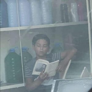 Sajjad Delafrooz Instagram - Young boy selling detergents while reading Gibran... #future 
.
.
#gibran #gibrankhalilgibran #khalilgibran #book #lebanon #futuregeneration #hope #sajjaddelafrooz