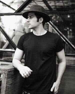 Sajjad Delafrooz Instagram - 📷@theabhivalera 
.
Special Thanks @vibhoutee_sharma 🌼
.
#sajjaddelafrooz #blacknwhitephotography #mumbai