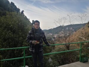 Sajjad Delafrooz Instagram - Chai On The Top 🏔️
.
.
#chailover #chai #cold #SajjadDelafrooz #actor #actorslife #Bollywood #India