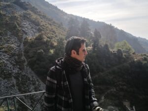 Sajjad Delafrooz Instagram - Chai On The Top 🏔️
.
.
#chailover #chai #cold #SajjadDelafrooz #actor #actorslife #Bollywood #India