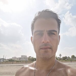 Sajjad Delafrooz Instagram - #Beach & #Newhaircut 
.
#Sharjah #sharjahbeach #beach #actor #SajjadDelafrooz #Dubai #Mumbai #India #Bollywood #hairstyles #stillsummer #November #2020 #nobeard #beardgone #cleanshave

#بازیگر  #سجاد_دل_افروز #سجاد #بازیگران 
#بالیوود