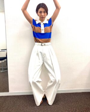 Saki Aibu Instagram - しまった💦放送見てて告知を忘れてました😱💦
本日！19時から放送されております
アメトーク3hSP ミスタードーナツ芸人に出演しております！ミスド、、本当に好きなのでただただ楽しかった、、
#ミスド愛 #アメトーク 

写真が苦手すぎて毎回ポーズが迷子、、すみません🙇‍♀️