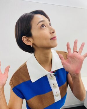 Saki Aibu Instagram - しまった💦放送見てて告知を忘れてました😱💦
本日！19時から放送されております
アメトーク3hSP ミスタードーナツ芸人に出演しております！ミスド、、本当に好きなのでただただ楽しかった、、
#ミスド愛 #アメトーク 

写真が苦手すぎて毎回ポーズが迷子、、すみません🙇‍♀️