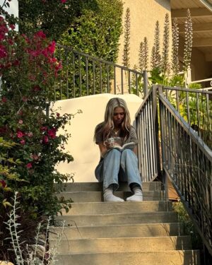 Salem Ilese Instagram - Write a caption…