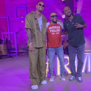 Salgadinho Instagram - Gravei com as torres gêmeas, @leosantana & @milthinhoo 
Dois fenômenos da música & ELES são bem altos 😄😂
#respeita minha história @fmodia