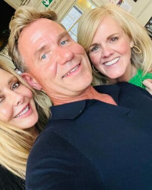 Sally Lindsay Instagram - What a day of laughter and fun yesterday at @the_marquis_covent_garden 
I’m a very lucky lady 🥰