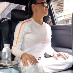 Salma Hayek Pinault Instagram - Getting ready to participate in the Olympic torch relay in Paris! Feeling the excitement and unity the Olympics brings. Stay tuned for more photos with the torch tomorrow🌟 Preparándome para participar en el relevo de la antorcha olímpica en París! Siento la emoción y la unidad que traen los Juegos Olímpicos. Estén atentos para más fotos con la antorcha mañana🌟 #Paris2024 #Olympics #Eminem