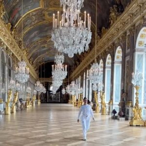 Salma Hayek Pinault Instagram - Getting ready to participate in the Olympic torch relay in Paris! Feeling the excitement and unity the Olympics brings. Stay tuned for more photos with the torch tomorrow🌟 Preparándome para participar en el relevo de la antorcha olímpica en París! Siento la emoción y la unidad que traen los Juegos Olímpicos. Estén atentos para más fotos con la antorcha mañana🌟 #Paris2024 #Olympics #Eminem