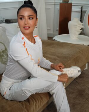 Salma Hayek Pinault Instagram - Getting ready to participate in the Olympic torch relay in Paris! Feeling the excitement and unity the Olympics brings. Stay tuned for more photos with the torch tomorrow🌟 Preparándome para participar en el relevo de la antorcha olímpica en París! Siento la emoción y la unidad que traen los Juegos Olímpicos. Estén atentos para más fotos con la antorcha mañana🌟 #Paris2024 #Olympics #Eminem