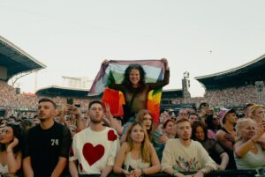 Sam Smith Instagram - Romania wow! That was incredible, you sounded beautiful. Thank you so much for having us. 
See you tonight Sziget 🤍