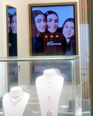 Sama Zakeri Instagram - شخصیت  اَدا  نمیخواد  اصالت  میخواد...
👌
.
.
.
#arablook #dubaimodel #mydubai #dubaiblogger #jewellery #jewelrydesigner #cute #abaya #hijab #locallook #dubaiinfluencer #strunge #localbrand #fantastic