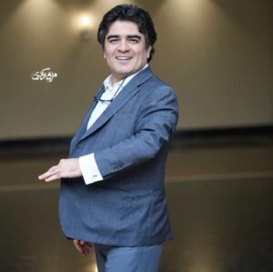 Saman Ehteshami Instagram - عکسهائی از دیشب، ۴ مرداد ۱۴۰۳… اکران خصوصی فیلم ساعت ۶ صبح
از اعتماد مهران مدیری بزرگوار سپاسگزارم که اجرای تیتراژ پایان فیلمش را به عهده ام گذاشت
فیلم رو در سینما ها ببینین و امید وارم که تمام جوانان ایران به تمام آرزوهاشون برسن
@saate_6sobh @mehranmodiri @alioji