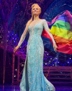 Samantha Barks Instagram - Happy Pride everyone ❤️🏳️‍🌈 

Last night was such a special evening!! Thank you so much for being such an incredible audience!! 🫶

📸 - @miagaywood  @frozenlondon ❄️