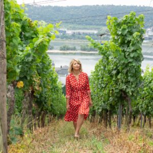 Samantha Brown Instagram - We’ve been able to take not just one but two incredible cruises for “Places to Love.” Join us tonight on @createtvchannel to see what it’s like to cruise into the Inside Passage of Alaska and then along the Rhine River through four different countries and thousands of years worth of history!

Just check the "how to watch" link in bio for where and when to watch.

#samanthabrown #placestolove #rhinerivercruise #insidepassageofalaska #alaska #cruisetravel