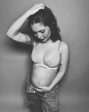 Samantha Hanratty Instagram - The kind words, excitement, and joy you all are sharing with me means more than you know! This has been a beautiful but very difficult time as well and I’m just so happy to celebrate with all of you♥️