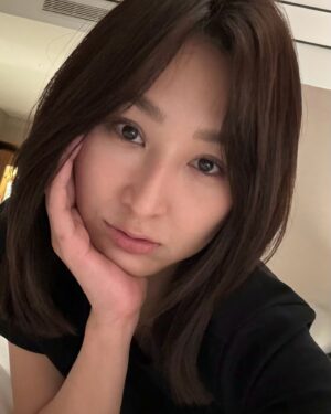 Samantha Ko Instagram - 齊蔭不了一日
撥開～撥開～🤣🤣

#sammko