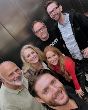 Samantha Smith Instagram - Thank you @comicconwales! Another great time even if this elevator wasn’t even haunted.