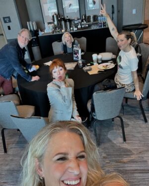 Samantha Smith Instagram - Austin you knocked my socks off. A huge thank you to the best fans on the planet— you bring the goods every single time— and to @creationent for bringing us all together! 🤠 
Also kudos to those of us not from Texas who miraculously survived the inferno you call “August.”

#spnaus #supernatural