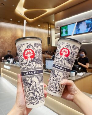 Samantha Tan Instagram - @chagee.sg ‘s having 1-1 Large Jasmine Green Milk Tea at $5.90   sure win prizes from CHAGEE Tear & Win?! CHAGEE’s Grand Opening at orchardgateway is too generous!!!

Yall! Go visit CHAGEE between Aug 2-8 for their opening promos!!! 😂

#CHAGEESingapore #CHAGEESGGrandOpening #CHAGEESG