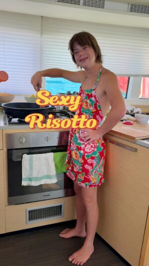 Samantha Vallejo-Nágera Instagram - ¡No hay verano sin risotto! 🧀🦀🪼🐚⛵️

#humor