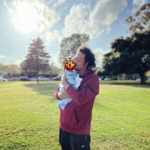 Samba Schutte Instagram - I was born a father this year and couldn’t feel more grateful, humbled and blessed🙏🏾 Thank you to my partner Aria for gifting me an angel (who bites)🧿❤️✨ And yes, people still think my dad and I are a couple…🥂 Happy Father’s Day to all dads, father figures, father energies, father symbols, uncles and grand dads. And to those who lost or don’t have one to celebrate this year, my heart is with you❤️✨
#fathersday