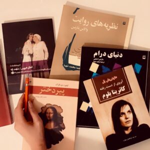 Samira Hosseini Instagram - سرگردانی این روزهای من 📚