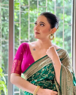 Sampurna Lahiri Instagram - Keep watering yourself, you are growing 💚
.
MUA - @sahababusona 
Styling - @subrata4462 
Wardrobe - @ethnic_boutique61 
Jewellery - @jhalak_thedesignerstore 
Draped by - @ijewel007 
.
#ethnic #saree #sareelove #beauty #fashion #style #mood #green #look #makeup #selflove