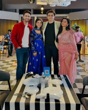 Samridhi Shukla Instagram - Birds of a feather 🪶 poddar feather 🪶 
#yehrishtakyakehlatahai #abhimaan #yrkkh