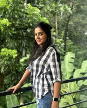 Samskruthy Shenoy Instagram - Smile.... it's free therapy 😊❤

Makeup - @tonisha.kapileswarapu 🙃
Hairstyle - @tonisha.kapileswarapu 🙈
PC - @tonisha.kapileswarapu 🤗

#instastyle #instadaily #happiness #smilemore #worryless #trending #fashion #trendingsongs #samskruthy #samskruthyshenoy
