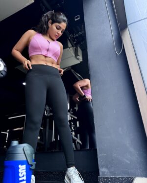 Samyuktha Instagram - 108 days of consistency .

Thank you coach @supriyap13 @arun.bbfitness ❤️😎 
Also  @yummybee.eat.guiltfree