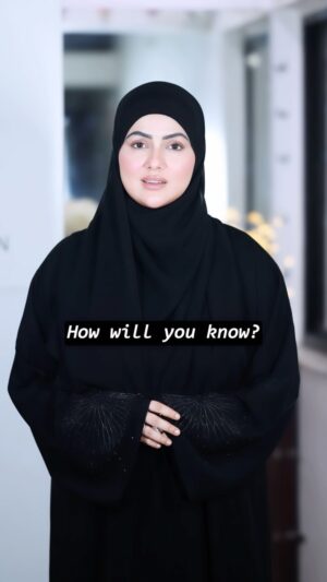 Sana Khan Instagram - We must all strive to achieve a better relationship with Allah at every given point.

Always remember Allah is most forgiving don’t hold on to your past sins thinking it won’t be forgiven.

May Allah guide us all towards Hidayah & give us all  Isteqamah 🤲🏻

Abaya @hayabysanakhan 
Emirati Abaya 
Style Sunflower 

#sanakhan #anassaiyad #saiyadtariqjamil #islamicreminder #alhamdulillah