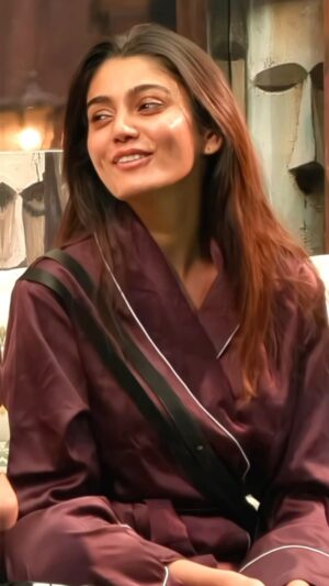 Sana Makbul Instagram - Just our #DivaSana being the diva she is winning hearts with her million dollar smile ❤️🫶🏻

Night-suit Credits : 
Stylist : @styledbysujata
Style Team : @ashwinishajigeorge13, @neetu.0928, @balter_stfu13
Outfit : @bellababebysk

#Sanamakbul #sanainbiggbossott #biggbossott3 #actress #teamsanamakbul #sanakesitare