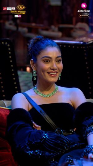 Sana Makbul Instagram - Style ki ace, kabhi crazy, kabhi serious face. 
Kya @divasana jeet payengi Bigg Boss OTT 3 ki final race?

Dekhiye #BiggBossOTT3 ka Grand Finale kal raat, 9 baje.
Streaming exclusively on JioCinema Premium.

#BBOTT3onJioCinema #BBOTT3 #BiggBoss #JioCinemaPremium