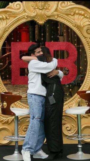 Sana Makbul Instagram - In the final stretch of this intense journey inside the #biggbossott3 house , the surprise entry of her dear friend @munawar.faruqui brought the much-needed motivation and warmth to our #DivaSana. Seeing him again, she opened her heart, shared her deepest thoughts, and couldn’t hold back her tears. This heartfelt reunion was the emotional boost she needed to keep pushing forward and get the trophy home 🏆🔥❤️

#Sanamakbul #actress #sanakesitare #teamsanamakbul #munnawarfaruqi