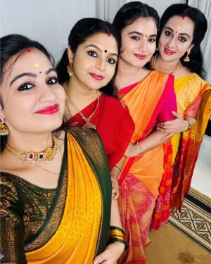 Sandra Babu Instagram - കനൽപ്പൂവ് 700 ന്റെ നിറവിൽ.. Thanks everyone 🙏🙏
.
.
#ambilidevi #chilanka #manvisurendran #sandra #sandrascommunication #suryatv #suryatvserials #suntv #Kanalppoovuserial #Kanalppoovu