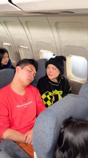 Sandra Kwon Instagram - This is why I always choose aisle 😂 #windowseat #airplane