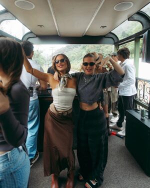 Sandri Oliveira Instagram - Grupinho diversão garantida ✌️🌙✨ lendários. 
🛤️: @serraverde_oficial 
🍾: @seja.lendaa