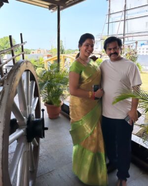 Sangeetha V Instagram - A divine trip for aadi 18 with my hubby @redin_kingsley 😍😻.

Costume : @wardrobe_by_anjali
Jewelry : @kabijewellery