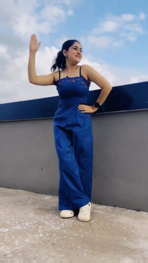 Saniya Babu Instagram - Last with this Trend #kanmanianbodukadhalan #trending #trendingreels #reelsinstagram