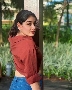 Saniya Babu Instagram - Vandine thedum njan oru poovin mottu🌸🌸🪲