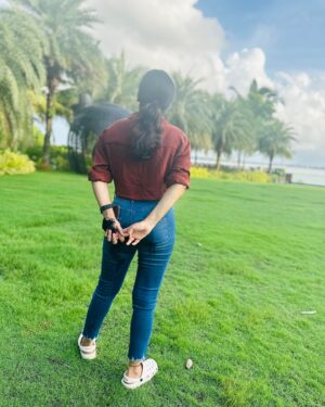 Saniya Babu Instagram - Vandine thedum njan oru poovin mottu🌸🌸🪲