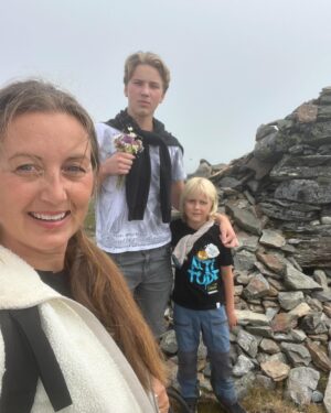 Sanna Lundell Instagram - Me and my boys hälsar på mammi på Välliste❤️
